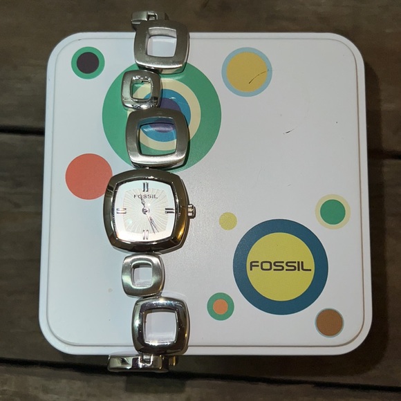 Fossil Watch Women Silver Tone Square Link Sunburst Dial 50M WR ES 1869 - Picture 2 of 6